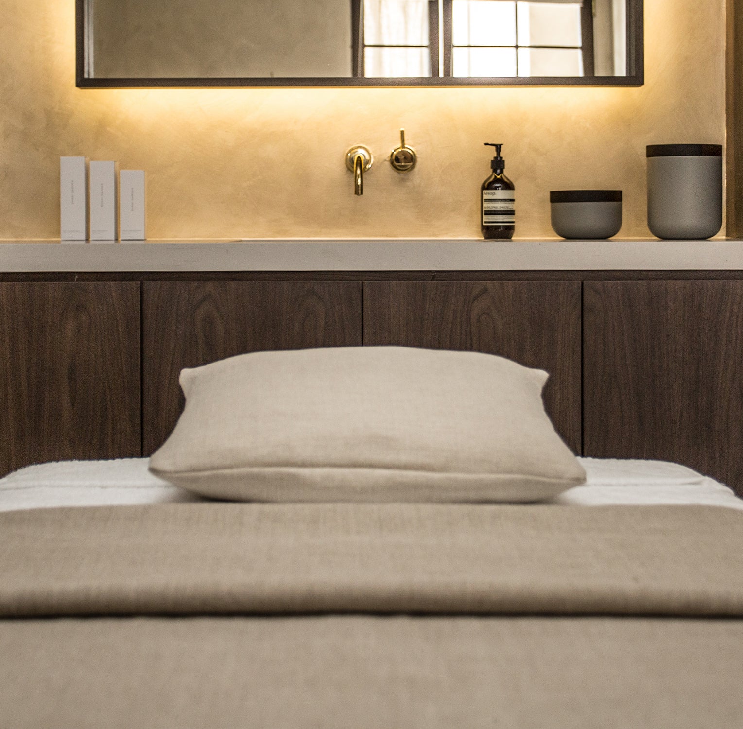 photo of a treatment room at the Shani Darden Studio
