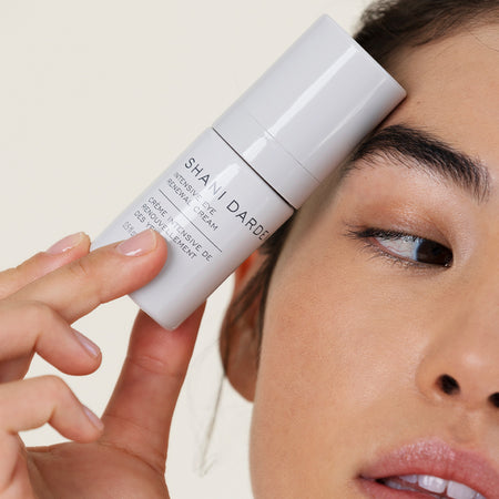 Intensive Eye Renewal Cream with Model