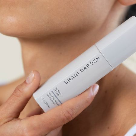 Model Holding Retinol Reform