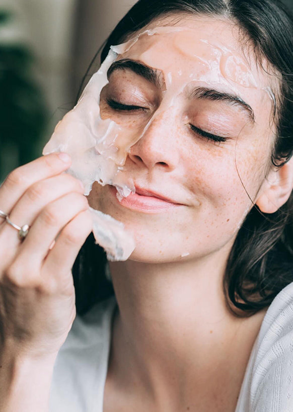 model wearing co2lift pro carboxy gel mask